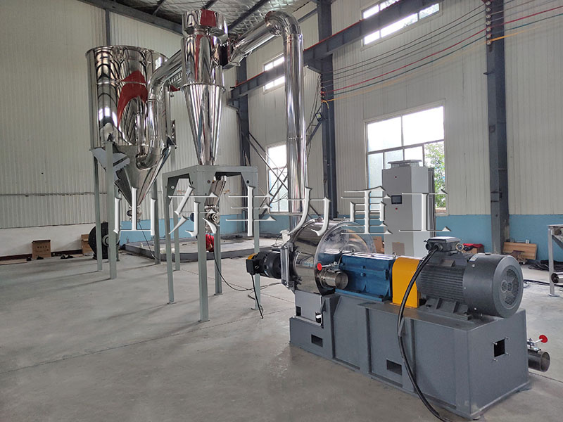 江南体育app软件:重庆聚光推出创新光伏清扫机实现光伏板自动清洁